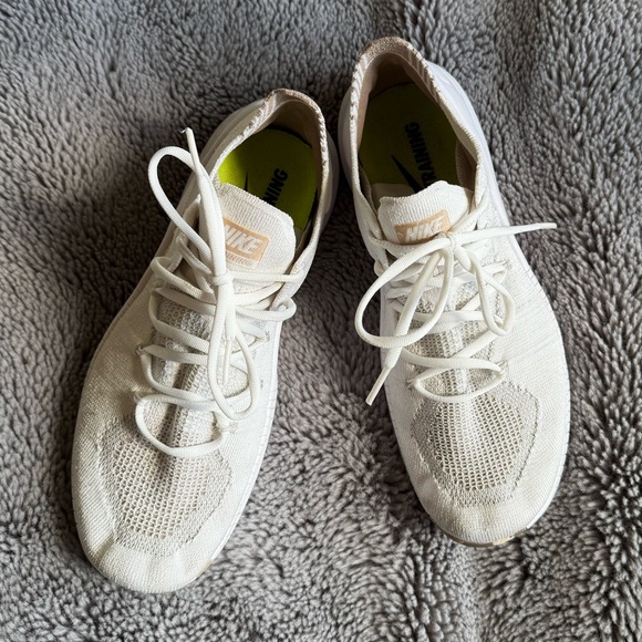 Women's NIKE Free TR Flyknit 3 Running Training Shoes Sneakers Size 8 - Picture 2 of 7